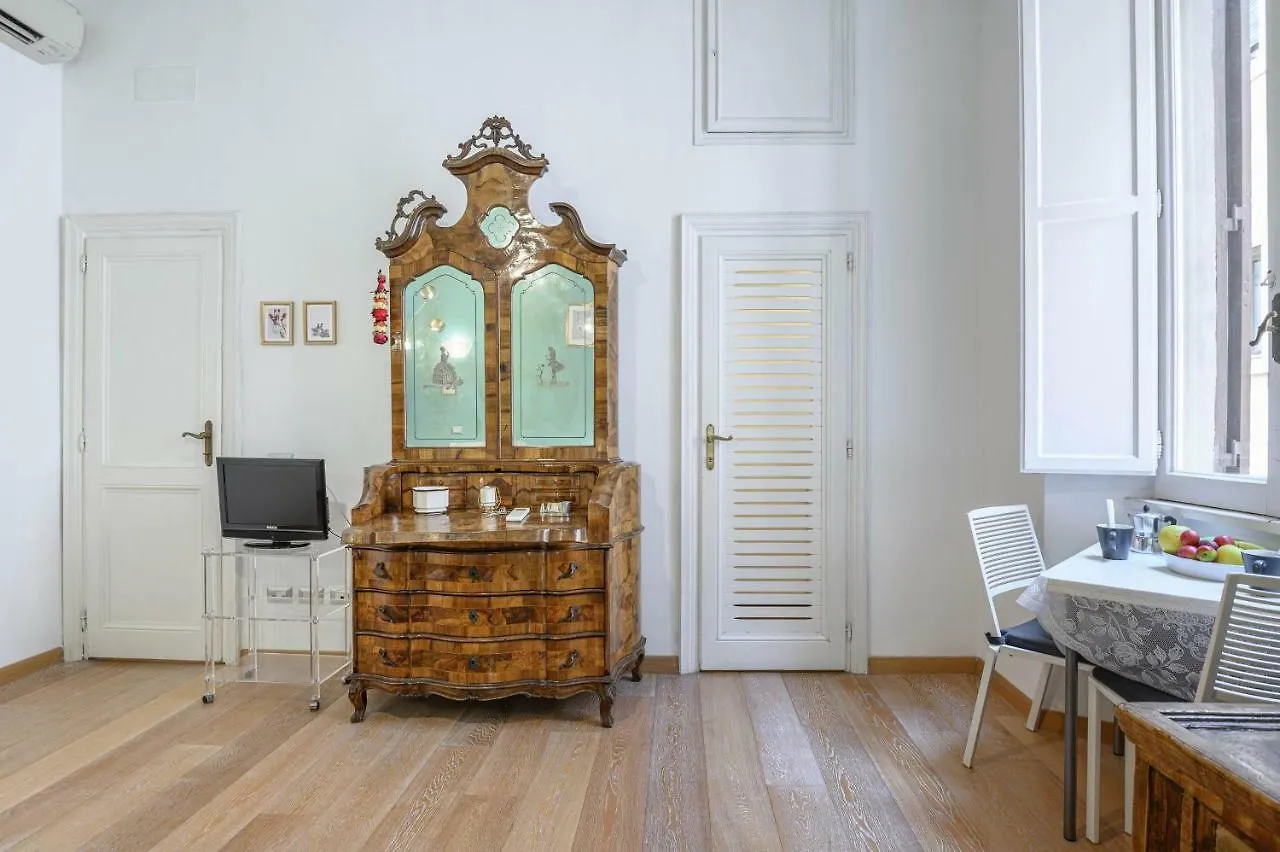 Ferienwohnung Studio Via Dell'Archetto Rom Italien